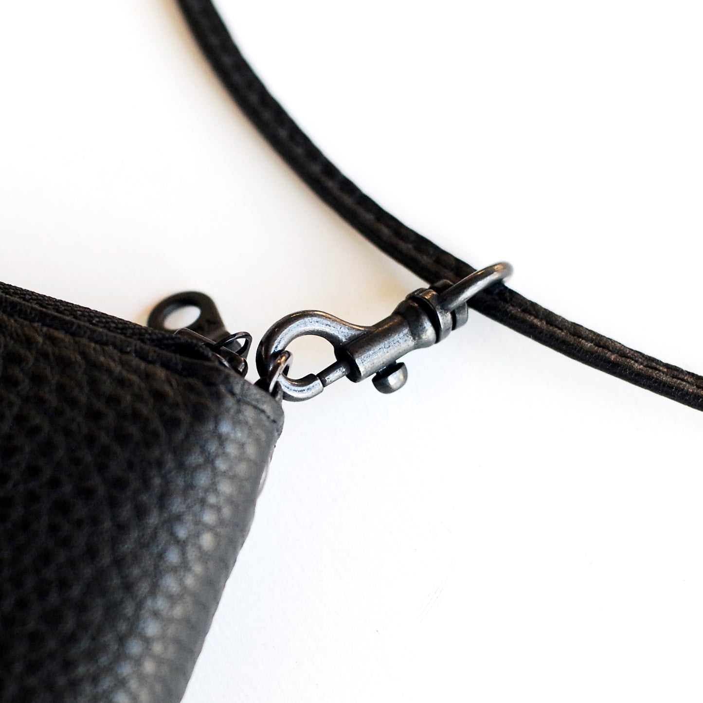 "TENOHIRA COMPACT WALLET" AVAILABLE IN THREE VARIATIONS