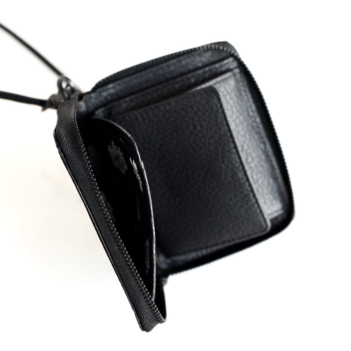 "TENOHIRA COMPACT WALLET" AVAILABLE IN THREE VARIATIONS