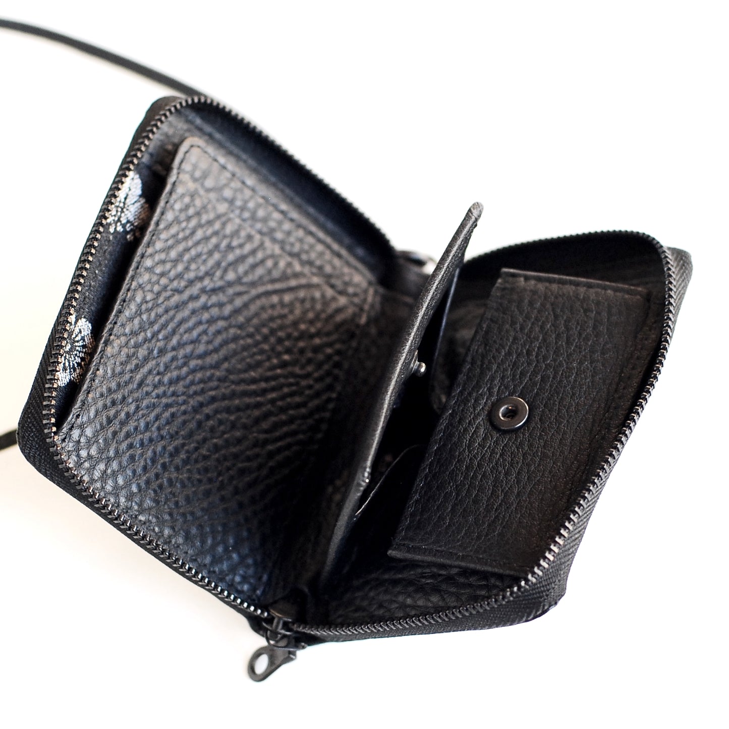 "TENOHIRA COMPACT WALLET" AVAILABLE IN THREE VARIATIONS