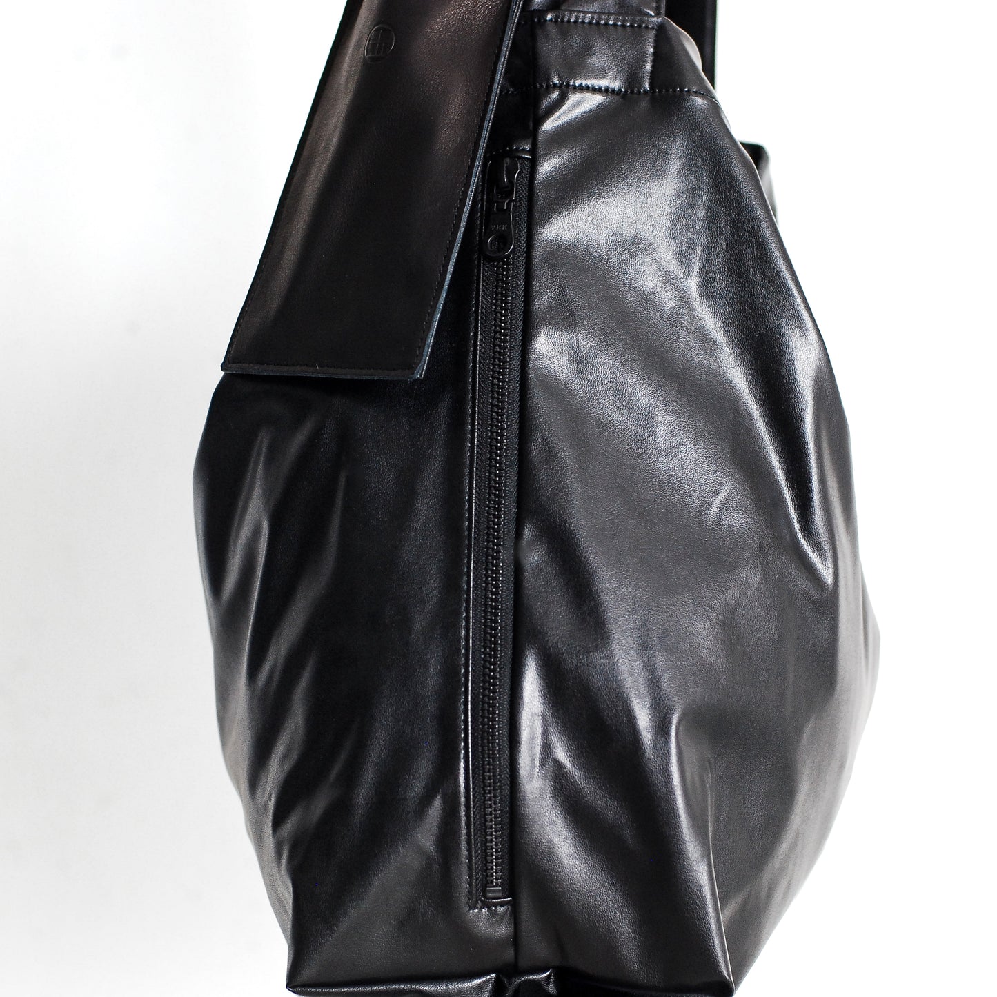 TASUKI SHOULDER <NO.2> Available in avariety of materials.