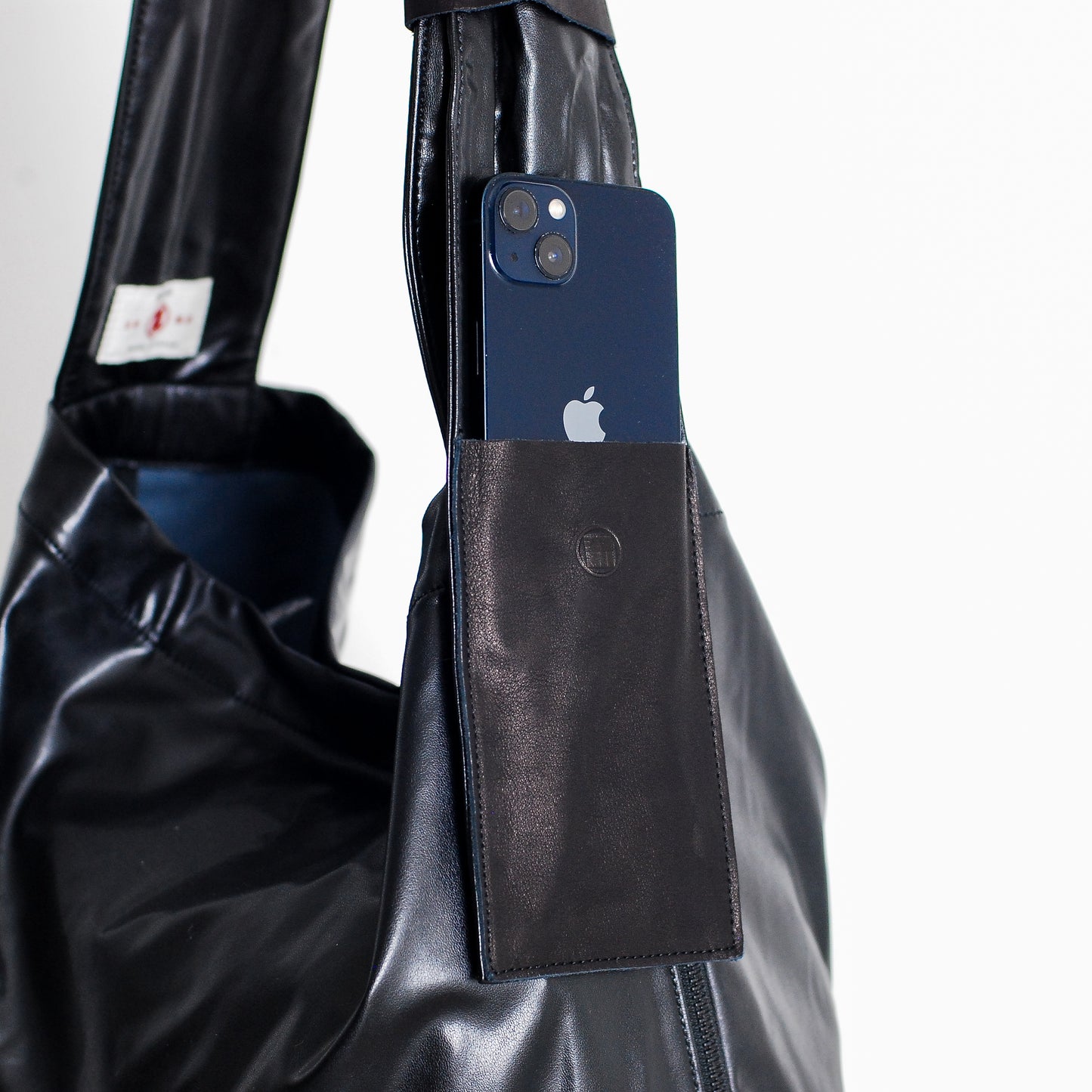 TASUKI SHOULDER <NO.2> Available in avariety of materials.