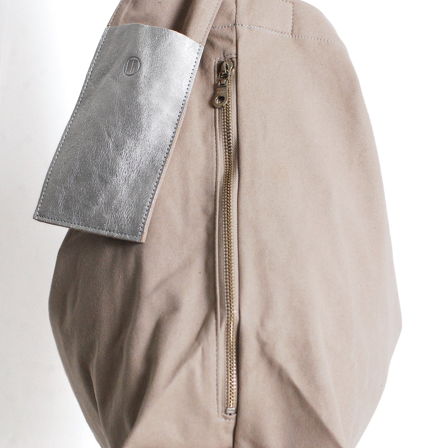 TASUKI SHOULDER <NO.2> Available in avariety of materials.